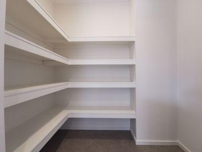 35 Hoffman Cr, Truganina