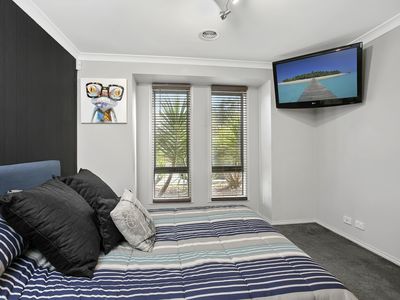 8 Yarraman Road, Manor Lakes