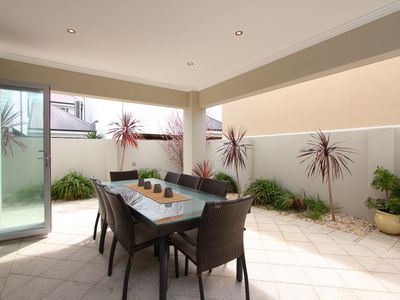 6 Barrow Crescent, North Coogee