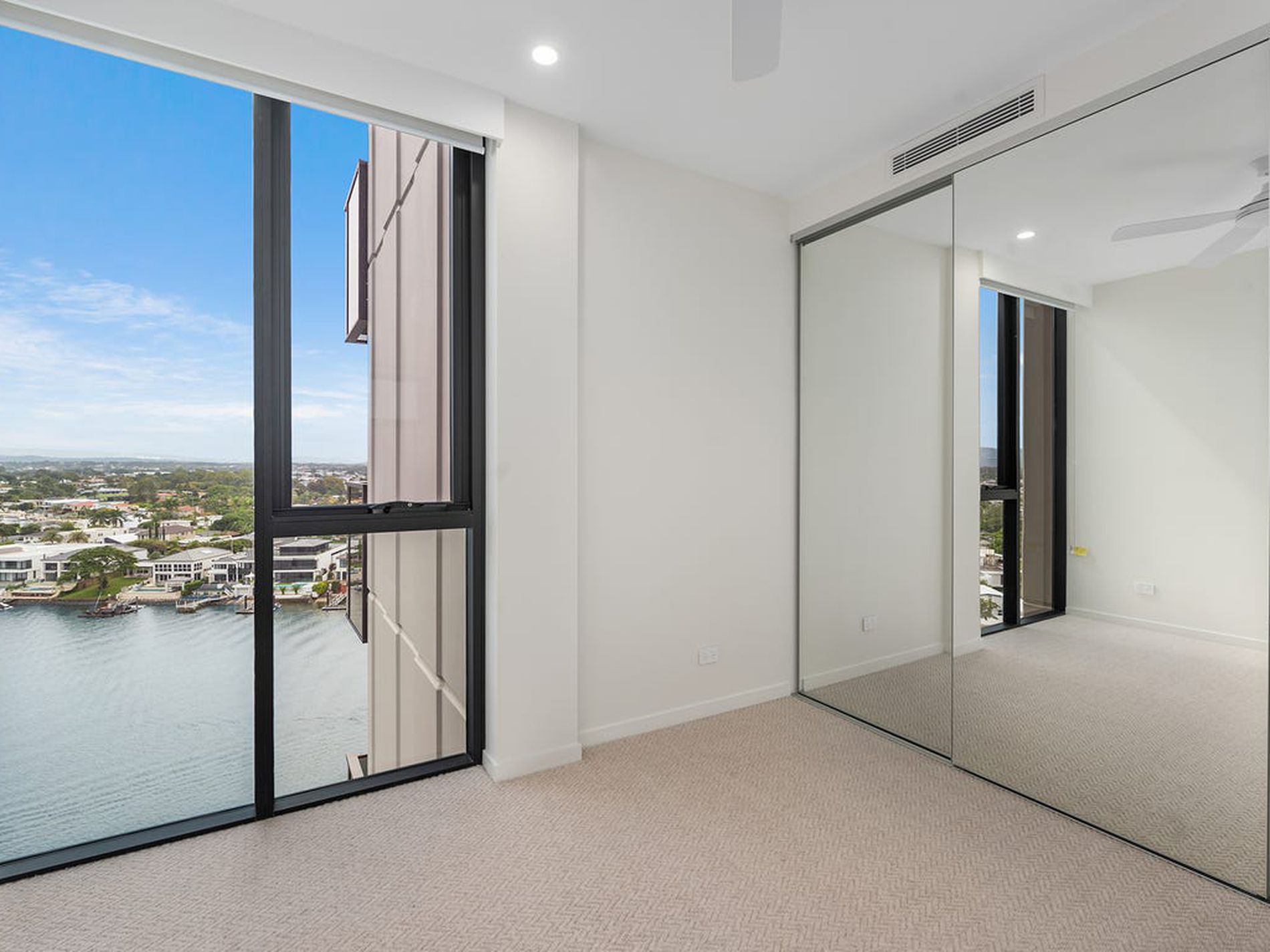 502 / 15 Cannes Avenue, Surfers Paradise