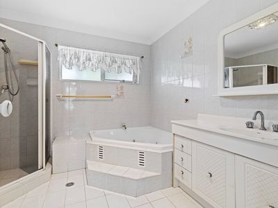 1 West Close, Hawks Nest