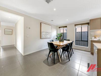12 Bindarri Road, Manor Lakes