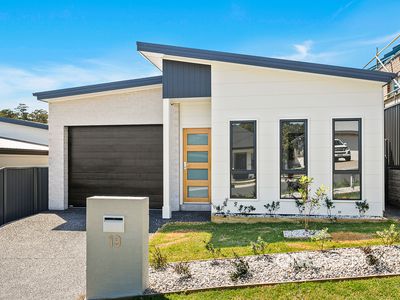 19 Cambewarra Drive, Tullimbar
