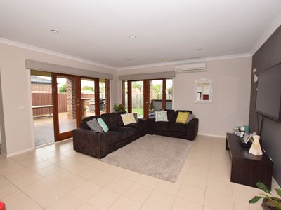 25 Gallery Way, Pakenham