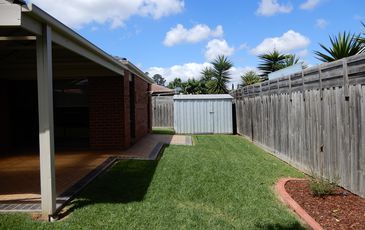 8 Castle Court, Beaconsfield