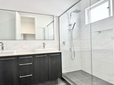 5 Minoa Road, Manor Lakes