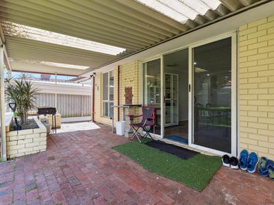 16 Burslem Drive, Thornlie