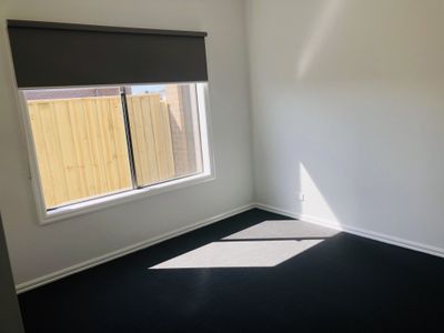 10 Amaretto Circuit, Manor Lakes