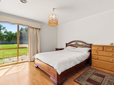 4 Hillsmeade Drive, Narre Warren South