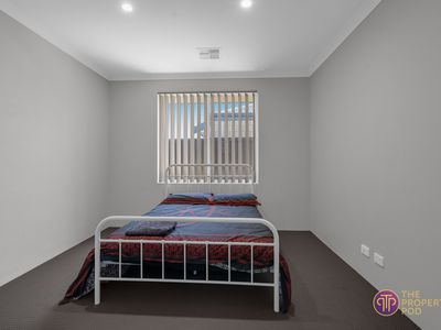 4 Sunstone Boulevard, Treeby