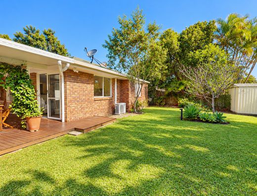 Spacious, Light-Filled Living in a Quiet Old Tewantin Cul-de-Sac image 23