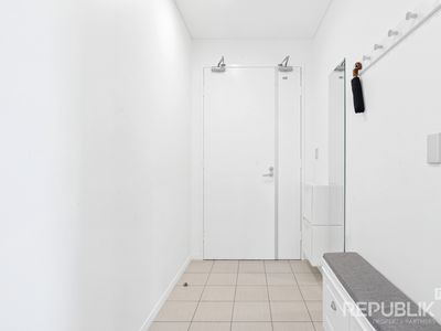 1102 / 4 COMO CRESCENT, Southport