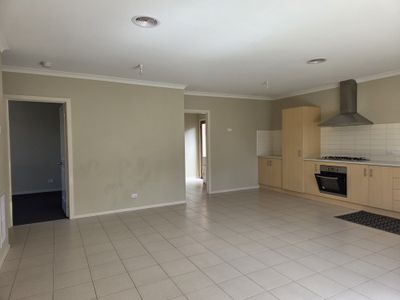 2 / 23 Mayfield Grove, Altona Meadows