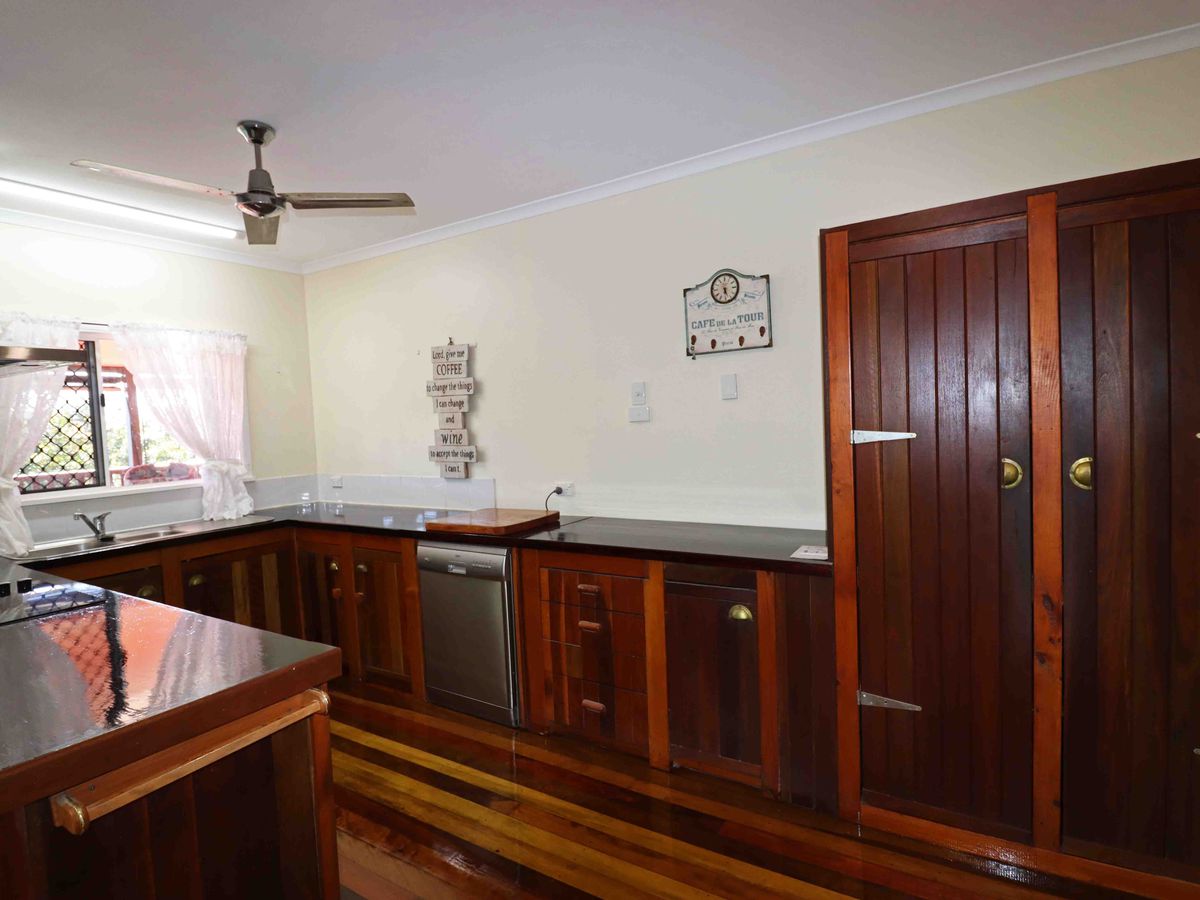 25 TWELFTH AVENUE, Atherton