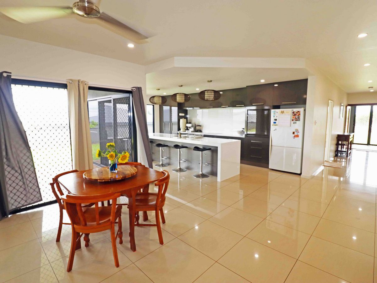 30 Gargan Lane, Atherton
