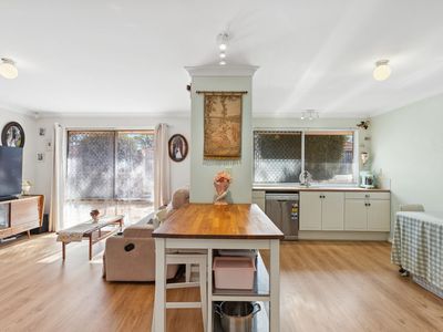 10 Sanford Court, Lockridge