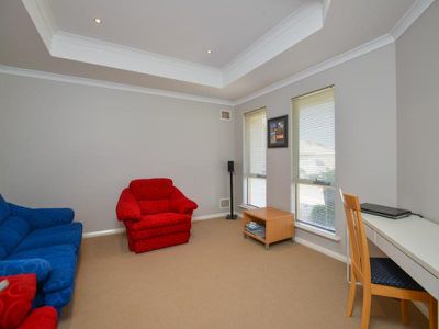 4 Buchanan Court, Somerville