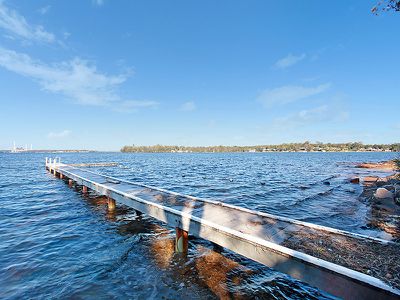 2 Lake View Ave, Brightwaters