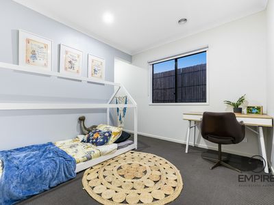 32 Gallant Drive, Clyde North