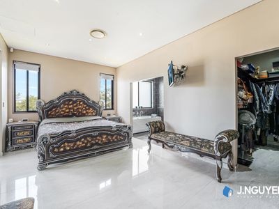 40 Oxford Street, Smithfield