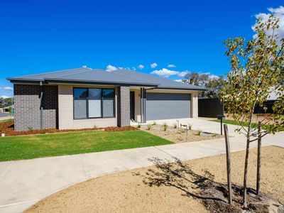 8 EASTON LANE, Wodonga