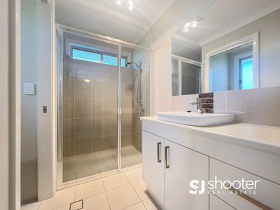 22 Loch Lomond Way, Dubbo