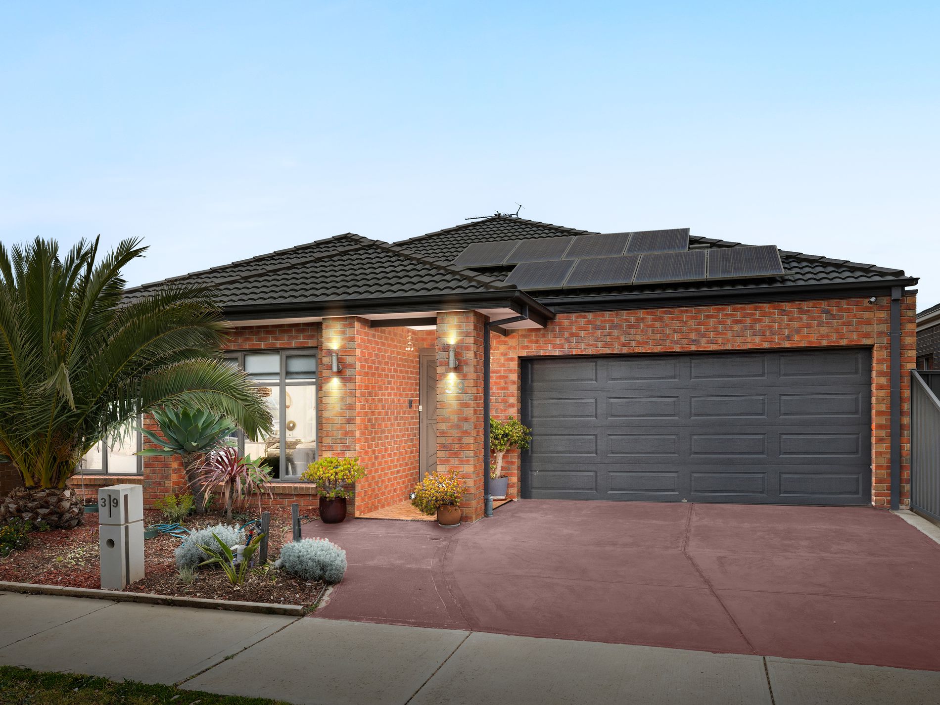 39 Holyoake Parade, Manor Lakes