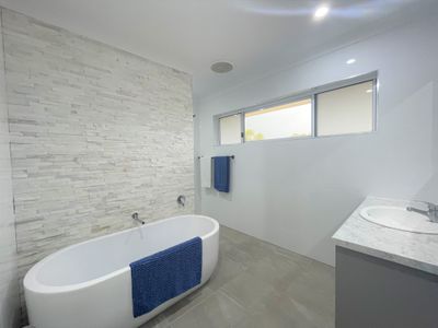 303 Acaciavale Road, Breddan