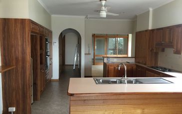 11 Leadbetter Rd, Beaconsfield Upper