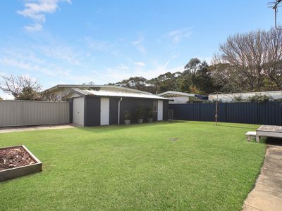 2 / 4 Banksia Avenue, Windang