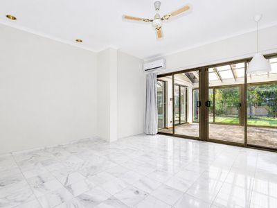 5 Lakeside Road, Churchlands