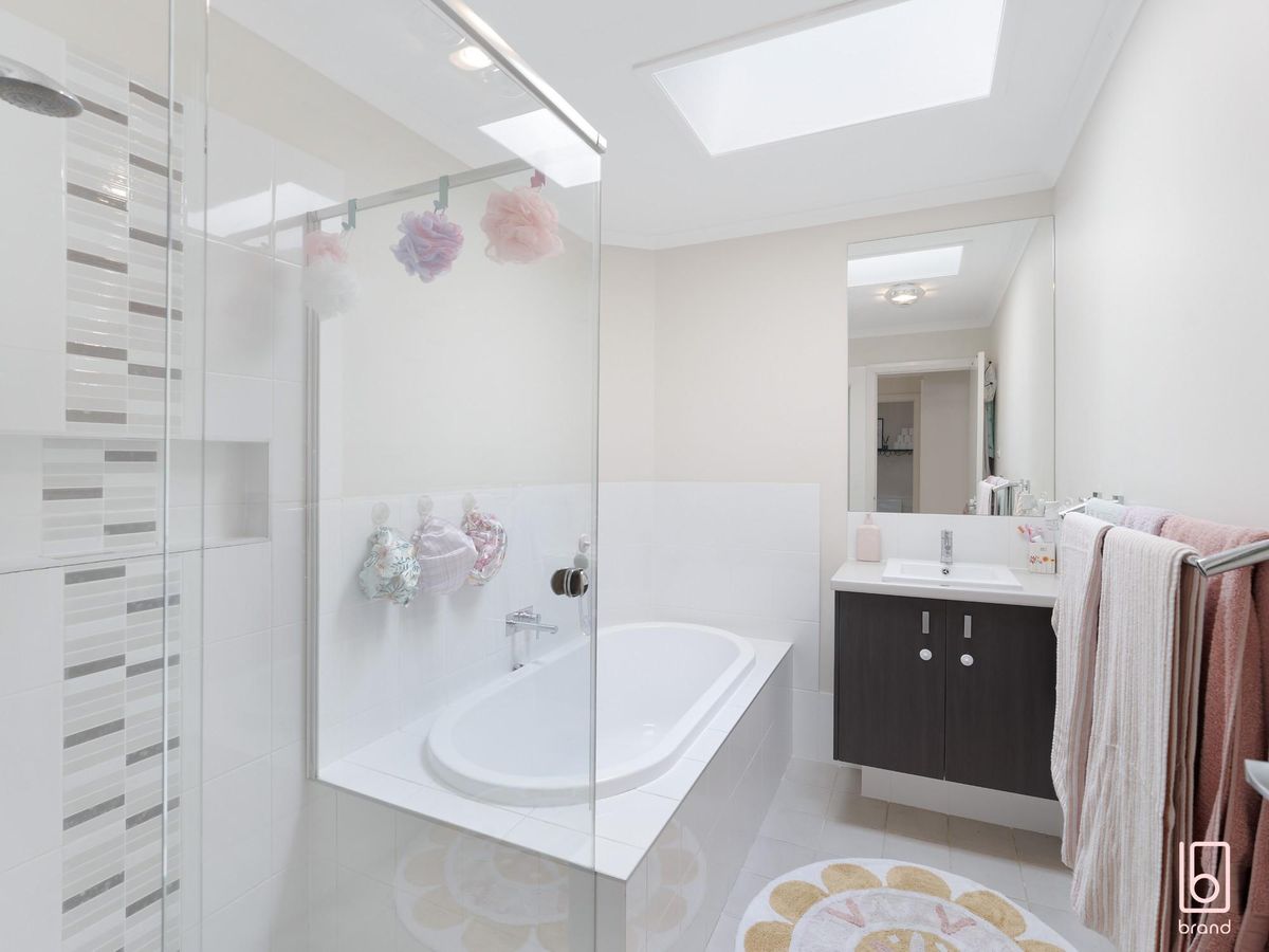 37 Grasstree Avenue, Woongarrah