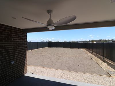 7 Pony Promenade, Seymour