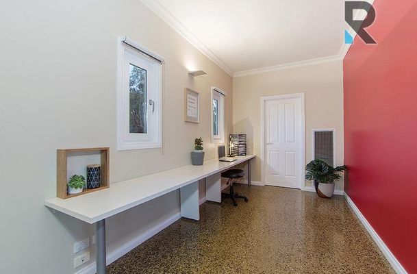 8 The Dress Circle, Oaklands Junction
