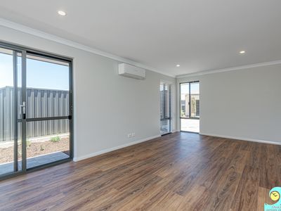 1 / 6 Merion Court, Yanchep