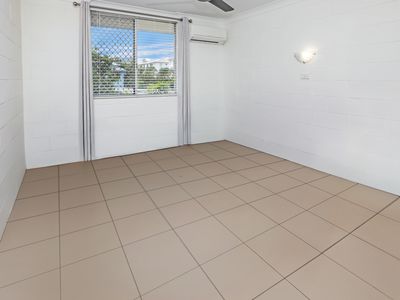 11 / 211 Lake Street, Cairns City