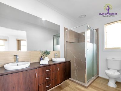 16 Dunlin Crescent, Williams Landing