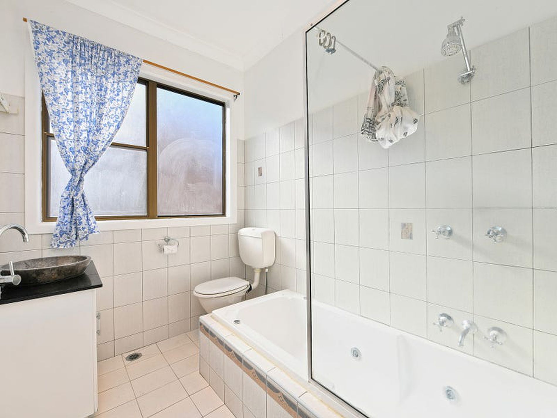 10 Messines Avenue, Milperra