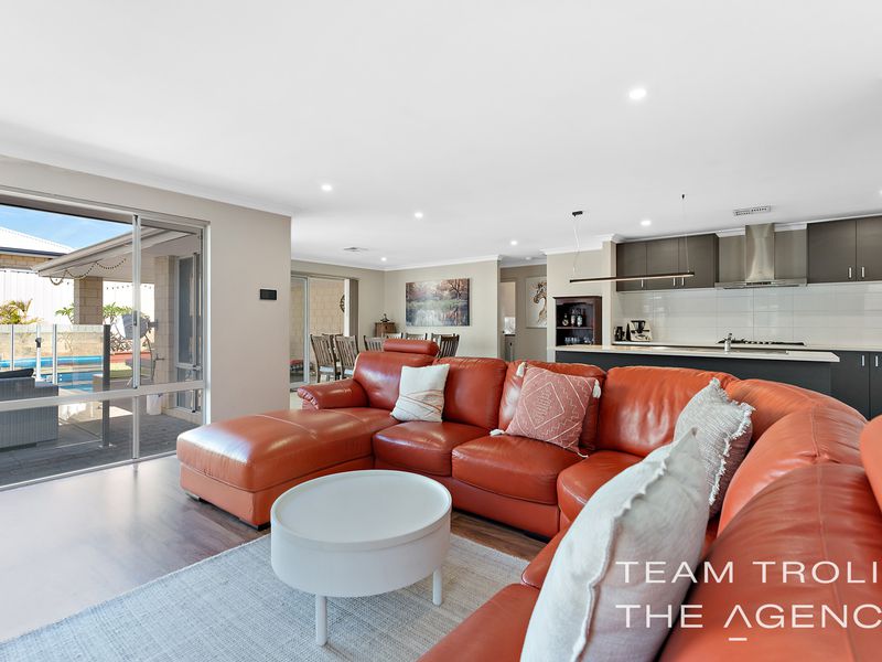 9 Riverina Parade, Lake Coogee