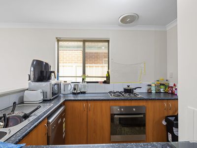 2 / 7 Barfield Road, Hammond Park