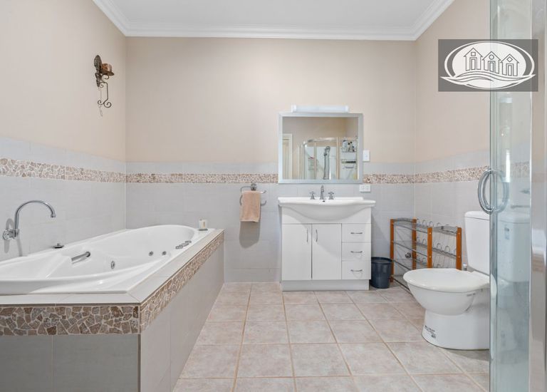 231 Golf Course Road, Heywood