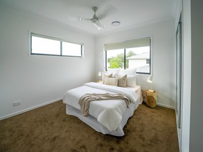 5 / 12 Luther James Close, Doolandella