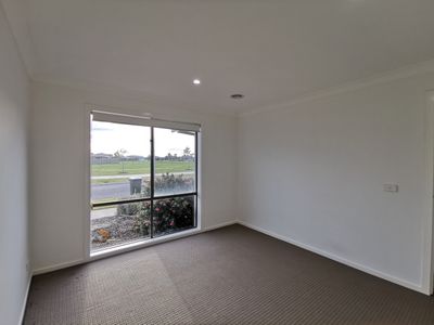 7 Smile Crescent, Wyndham Vale