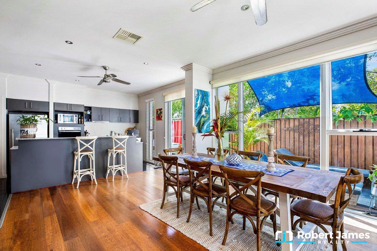 8/2 Lake Weyba Drive, Noosaville