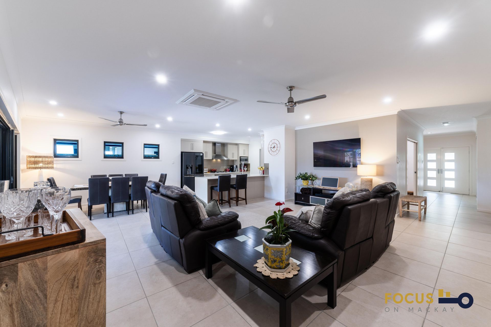 House / 6 Pavillion Court, Glenella