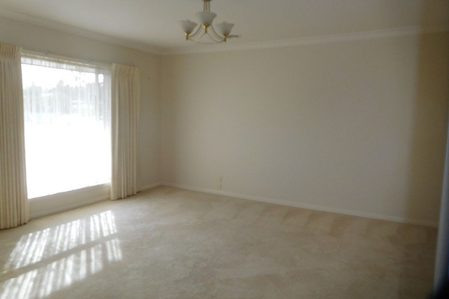 102 Peppertree Lane, Horsham