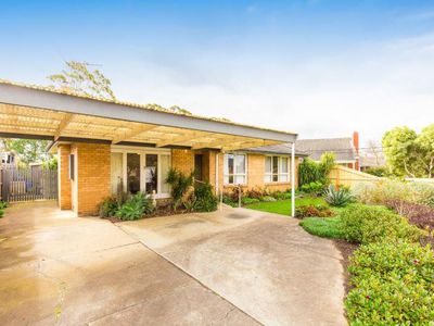 8 Thompson Court, Werribee