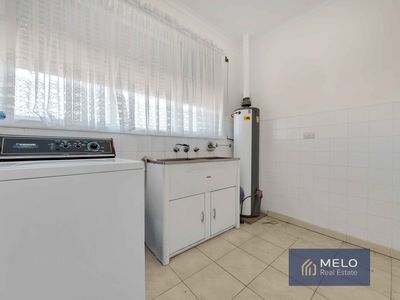 9 Riviera Road, Avondale Heights