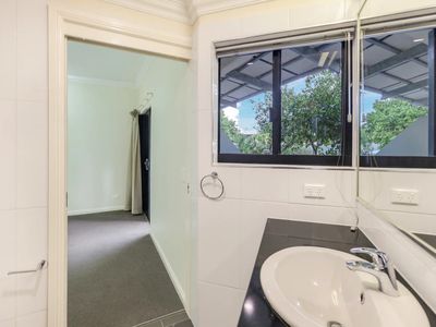 305 / 12 salonika, Parap