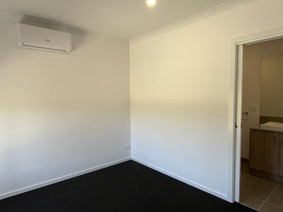 5 Rayer Walk, Tarneit